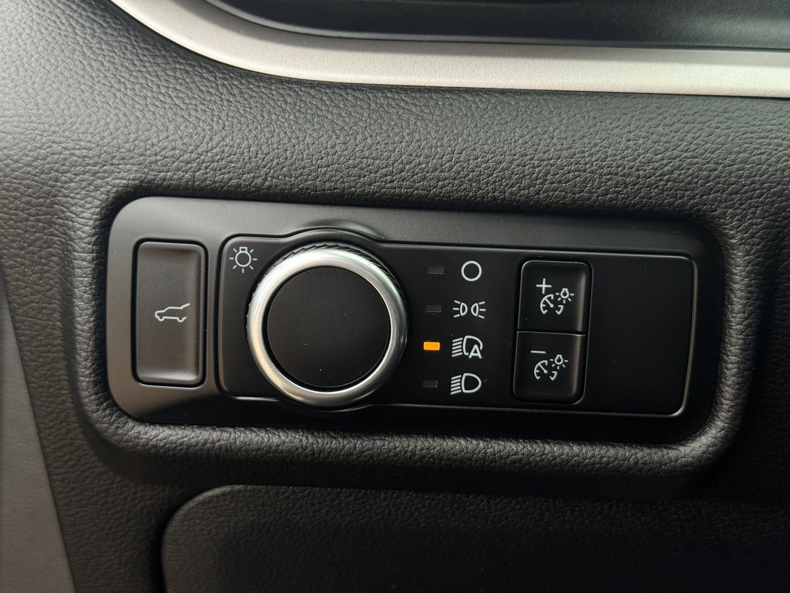 Certified 2023 Ford Explorer XLT RWD image 22