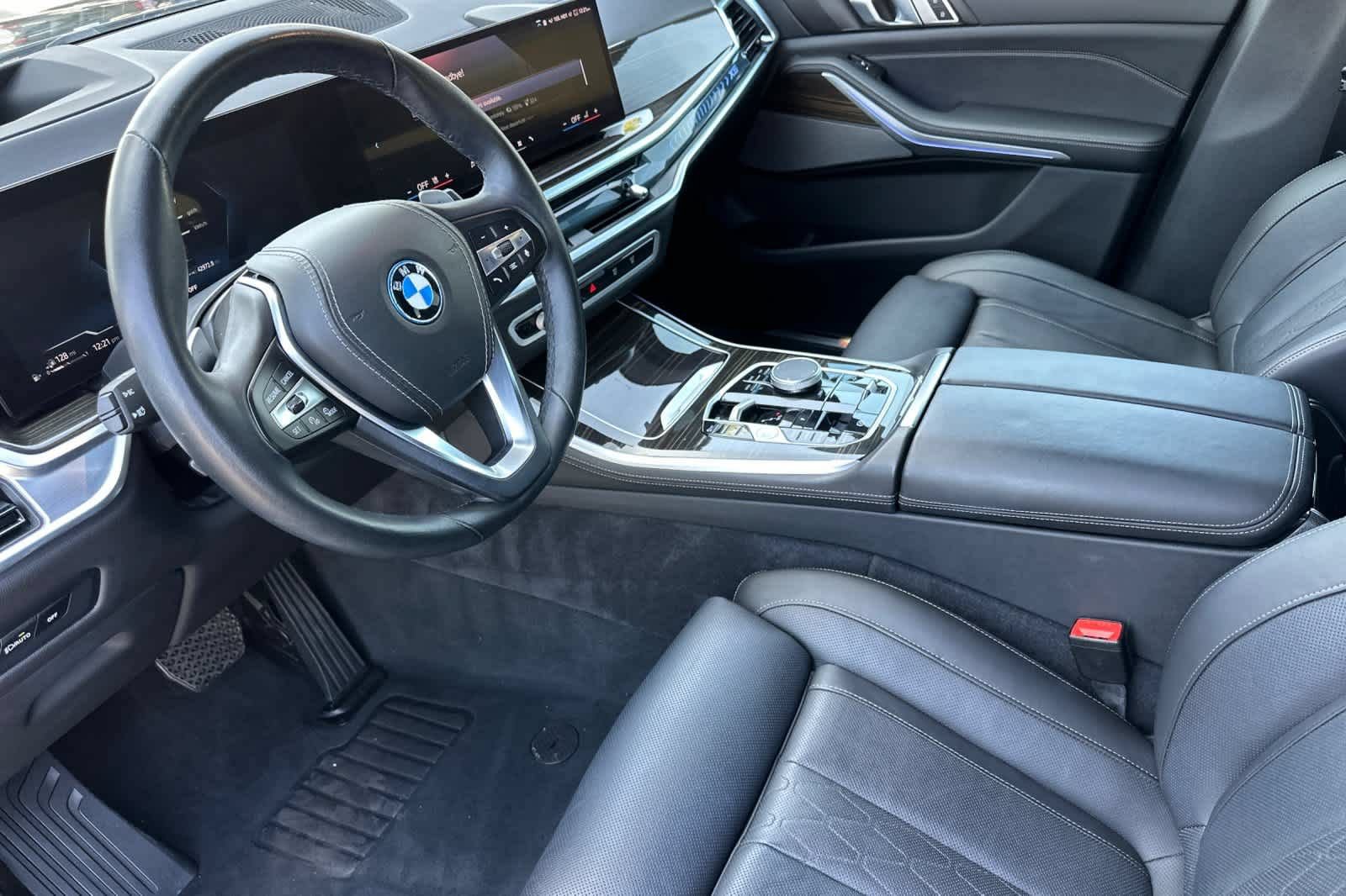 Used 2025 BMW X5 xDrive50e AWD/4WD image 12