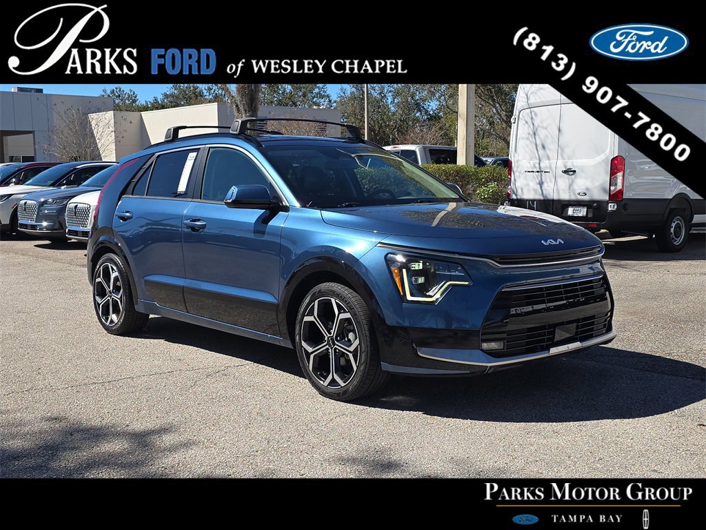 Used 2023 Kia Niro SX Touring image 1