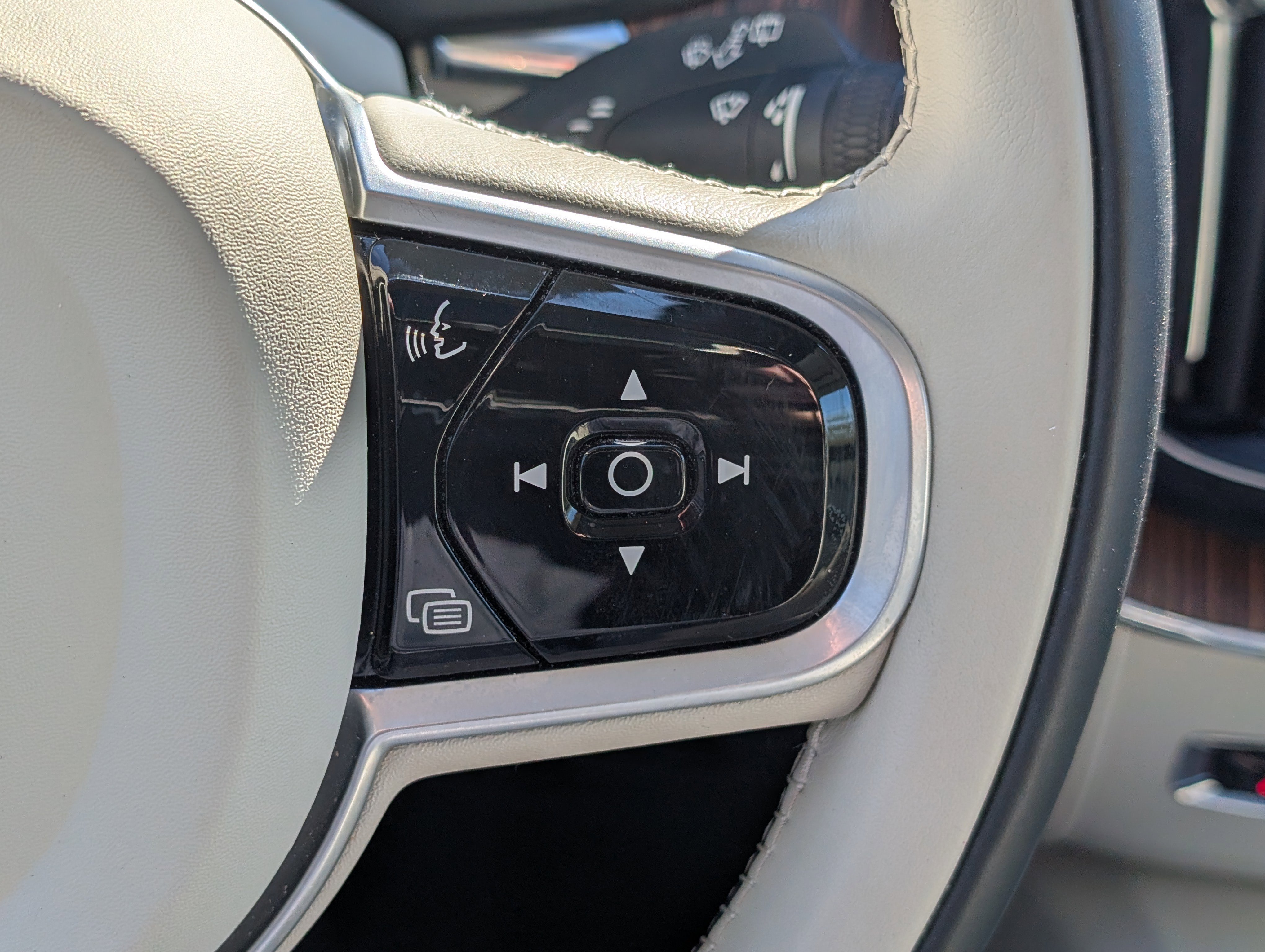 Used 2020 Volvo XC60 T5 Inscription w/ Protection Package Premier image 26