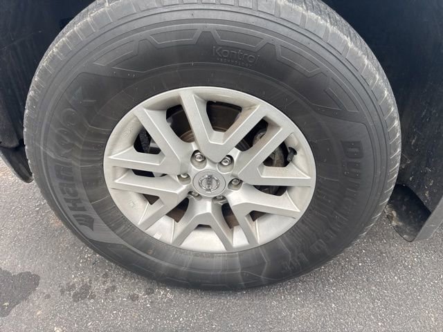 Used 2021 Nissan Frontier SV image 3