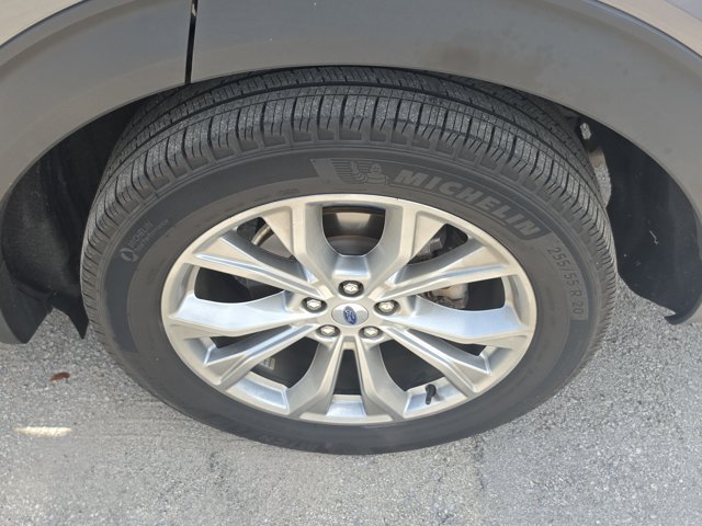 Certified 2023 Ford Explorer XLT w/ Equipment Group 202A RWD image 9