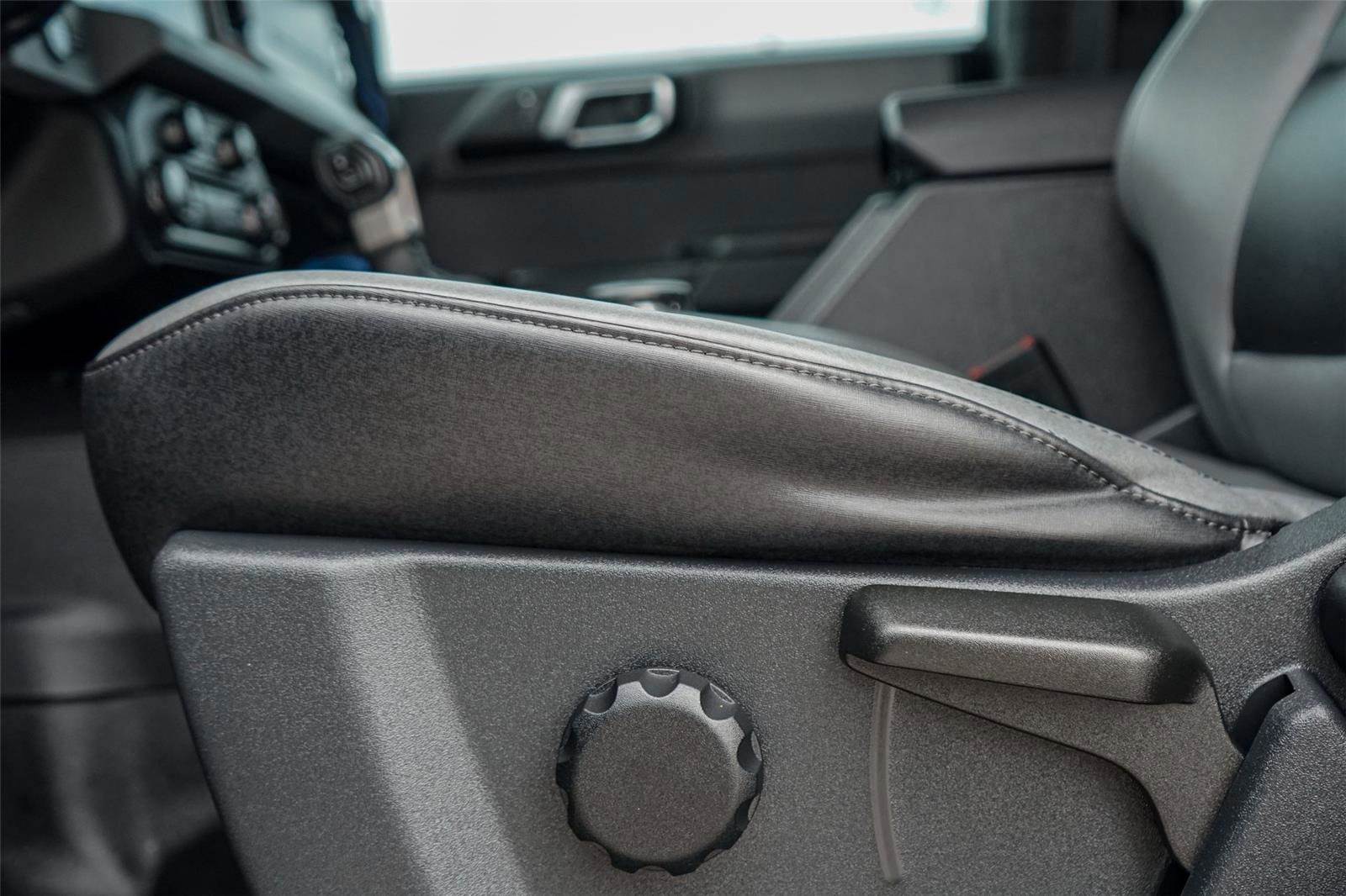 Certified 2024 Ford Bronco Black Diamond image 22