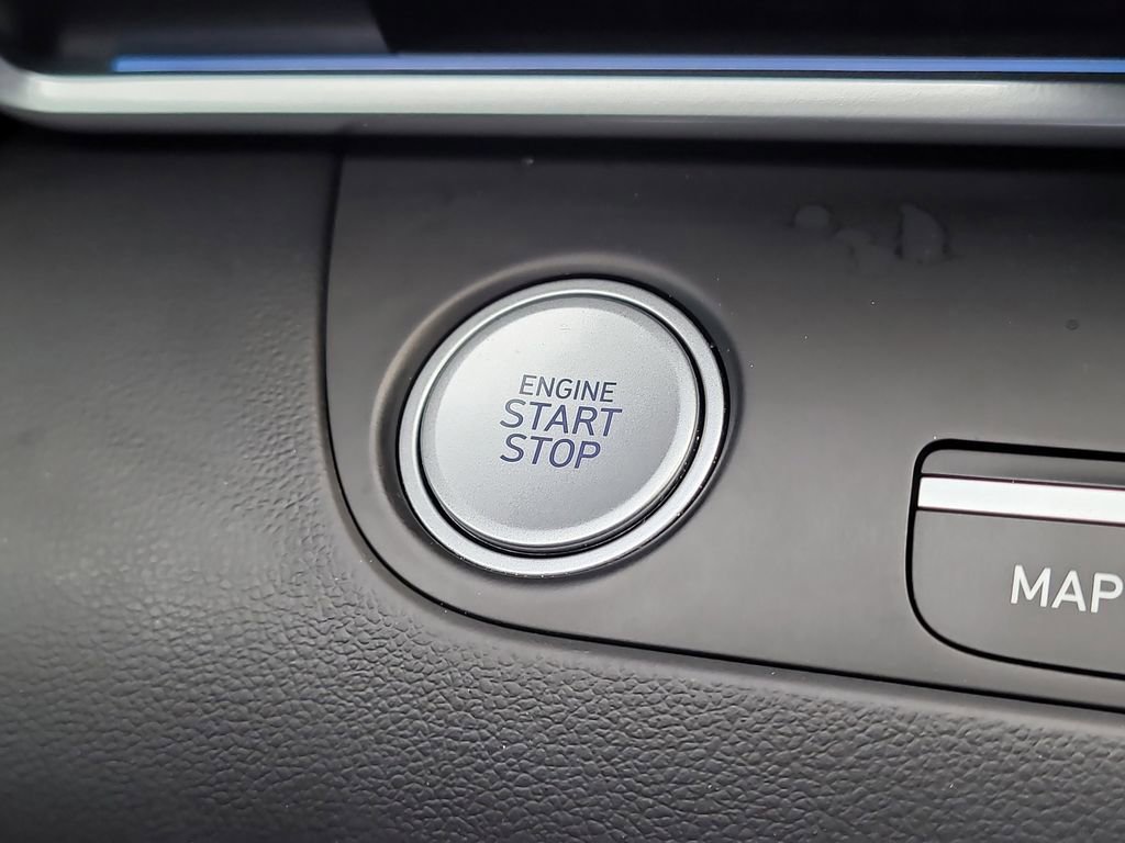 Used 2024 Hyundai Elantra Blue image 23