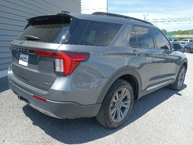Certified 2025 Ford Explorer Active w/ Active Comfort Package AWD/4WD image 3