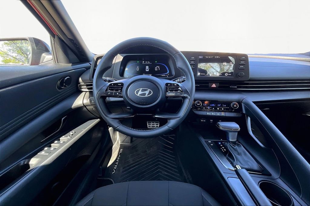 Used 2025 Hyundai Elantra Sport image 7