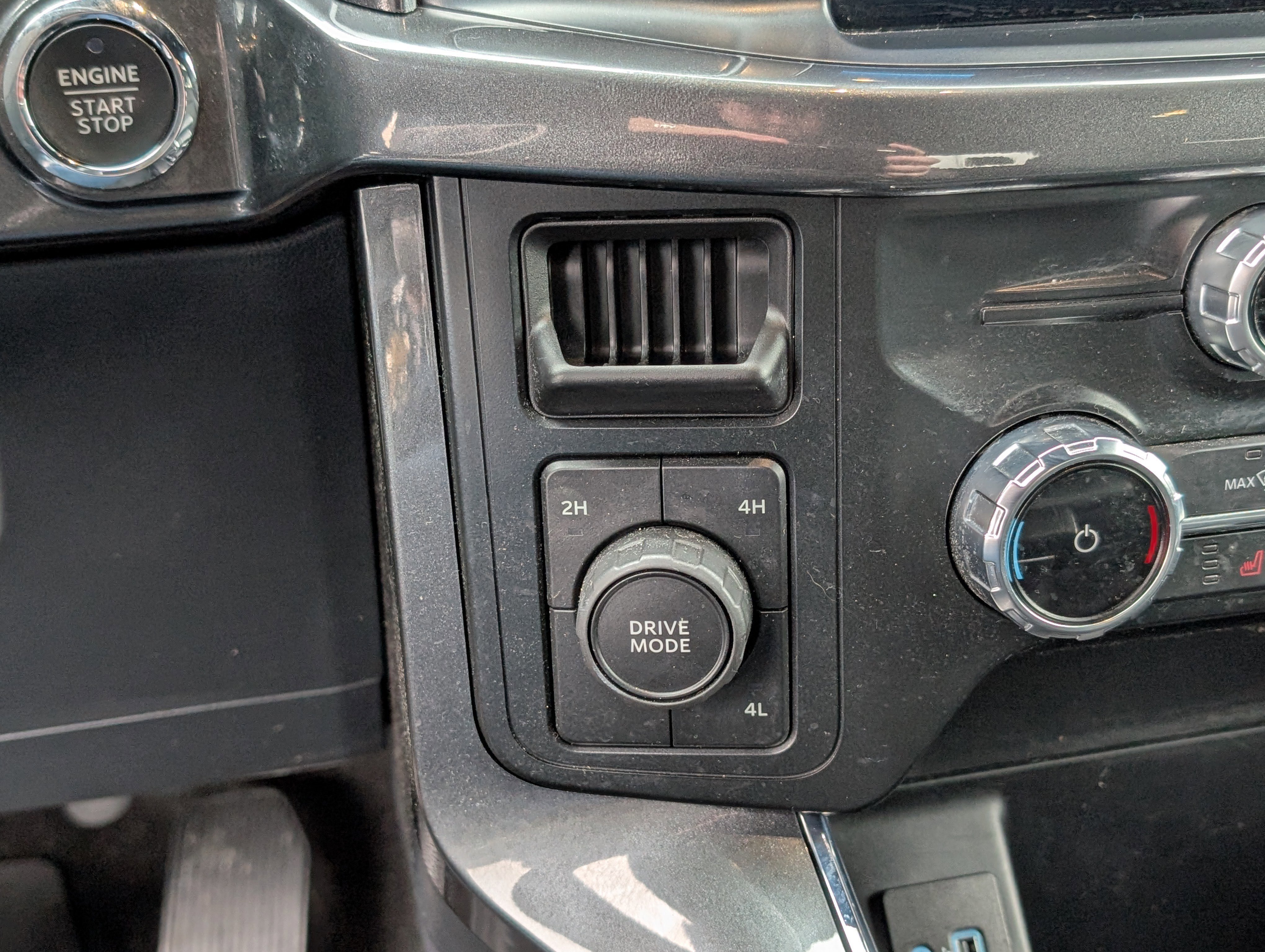 Certified 2022 Ford F150 XLT w/ Equipment Group 302A High image 25