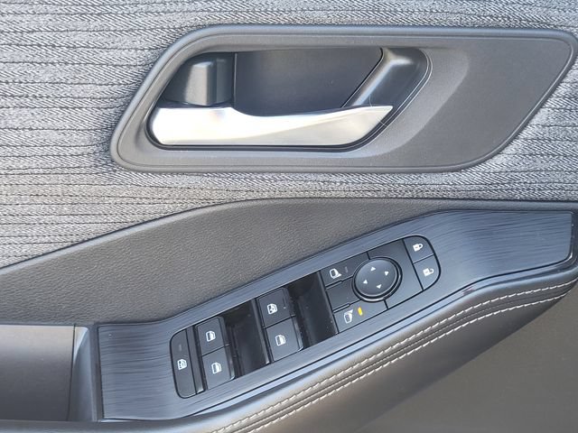 Used 2023 Nissan Rogue SV FWD image 14