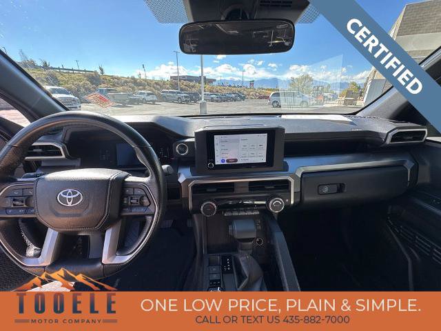 Used 2025 Toyota 4Runner SR5 AWD/4WD image 16