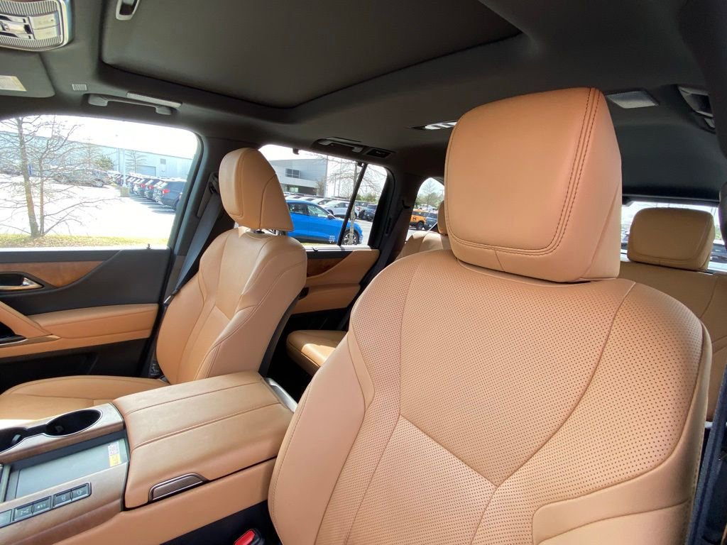 Used 2025 Lexus LX 600 4WD w/ Accessory Package (2T) image 21