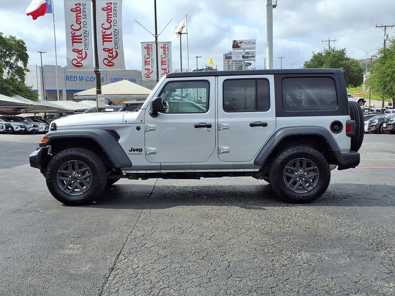 Used 2024 Jeep Wrangler Unlimited Sport AWD/4WD image 9