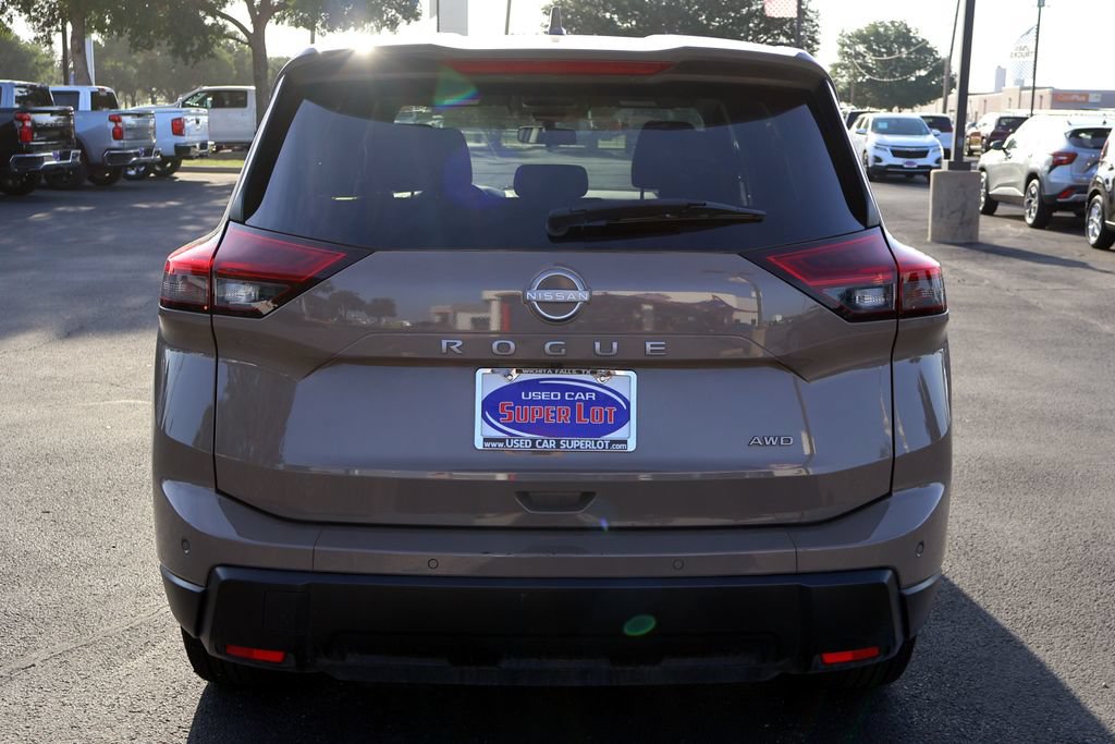 Used 2025 Nissan Rogue SV AWD/4WD image 14