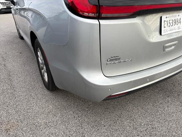 Used 2024 Chrysler Pacifica Touring-L image 24