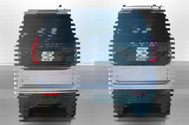 Certified 2025 Ford Expedition Active image 3