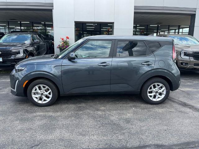 Used 2025 Kia Soul LX w/ LX Technology Package FWD image 3