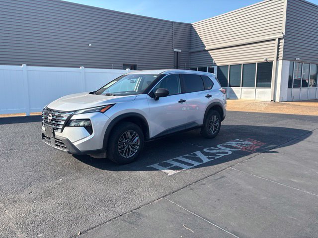 Used 2024 Nissan Rogue S AWD/4WD image 1
