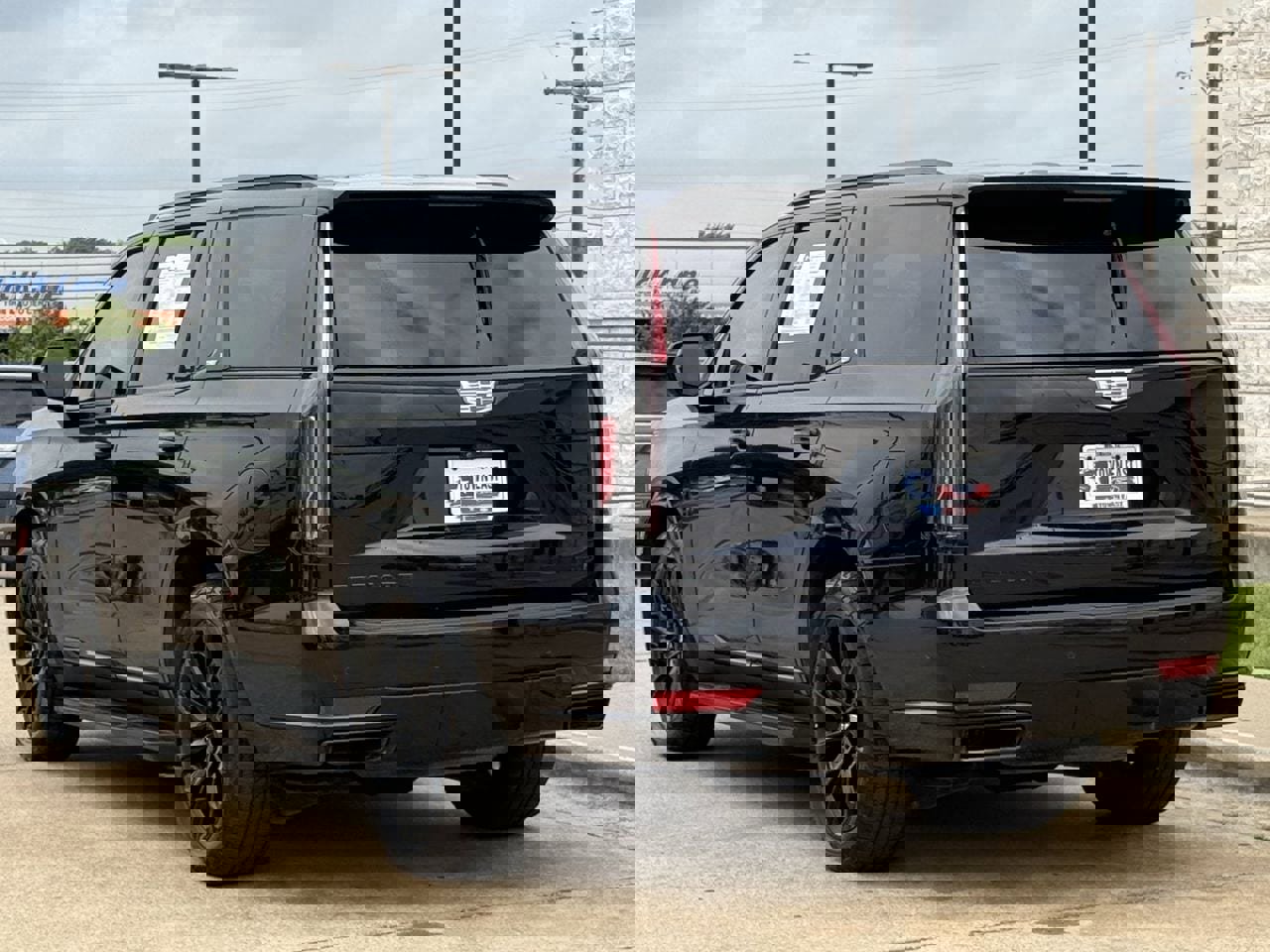 Used 2023 Cadillac Escalade Sport Platinum w/ LPO, ONYX Package image 4