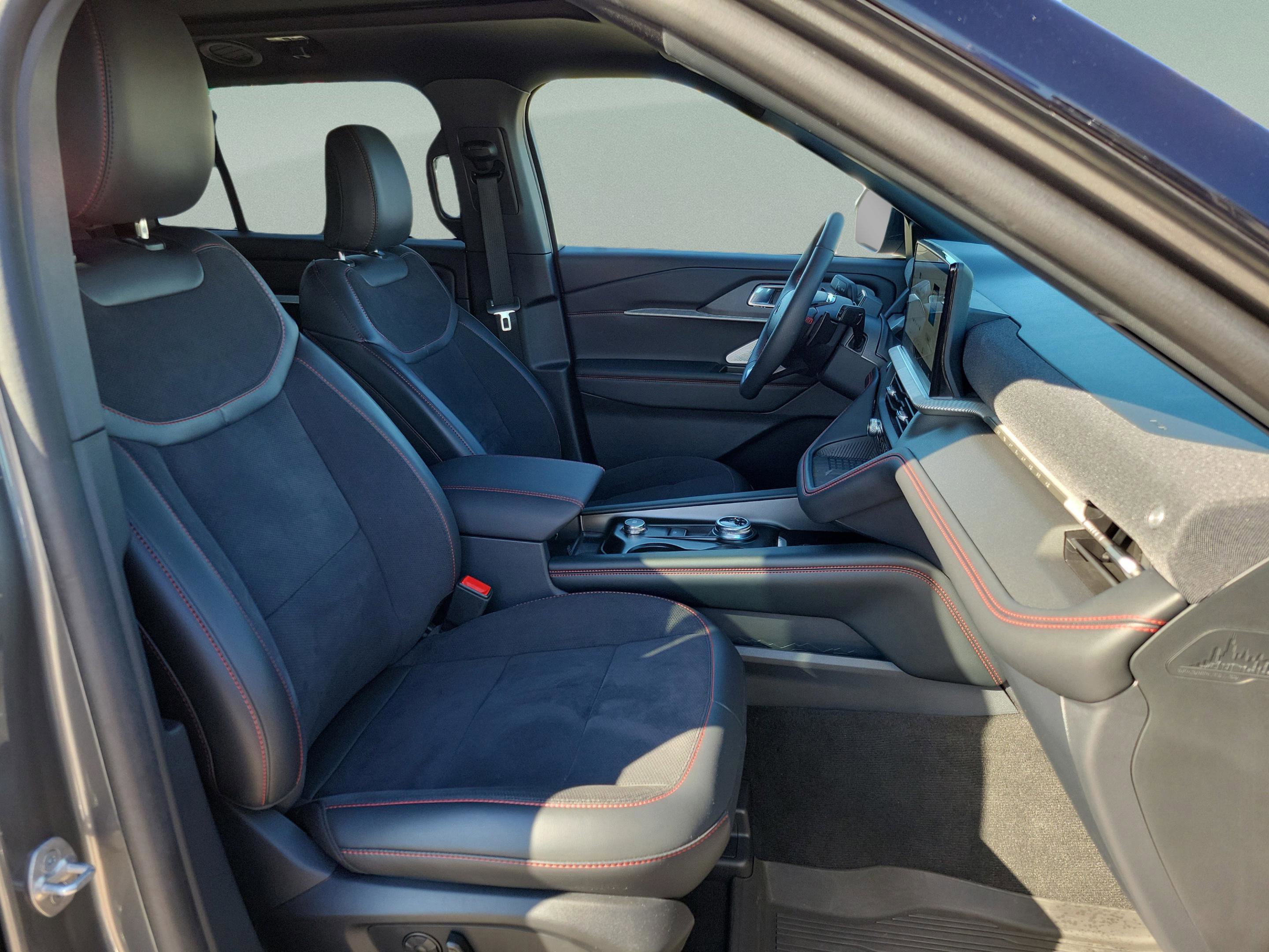 Certified 2025 Ford Explorer ST w/ Sun And Sound Package image 31