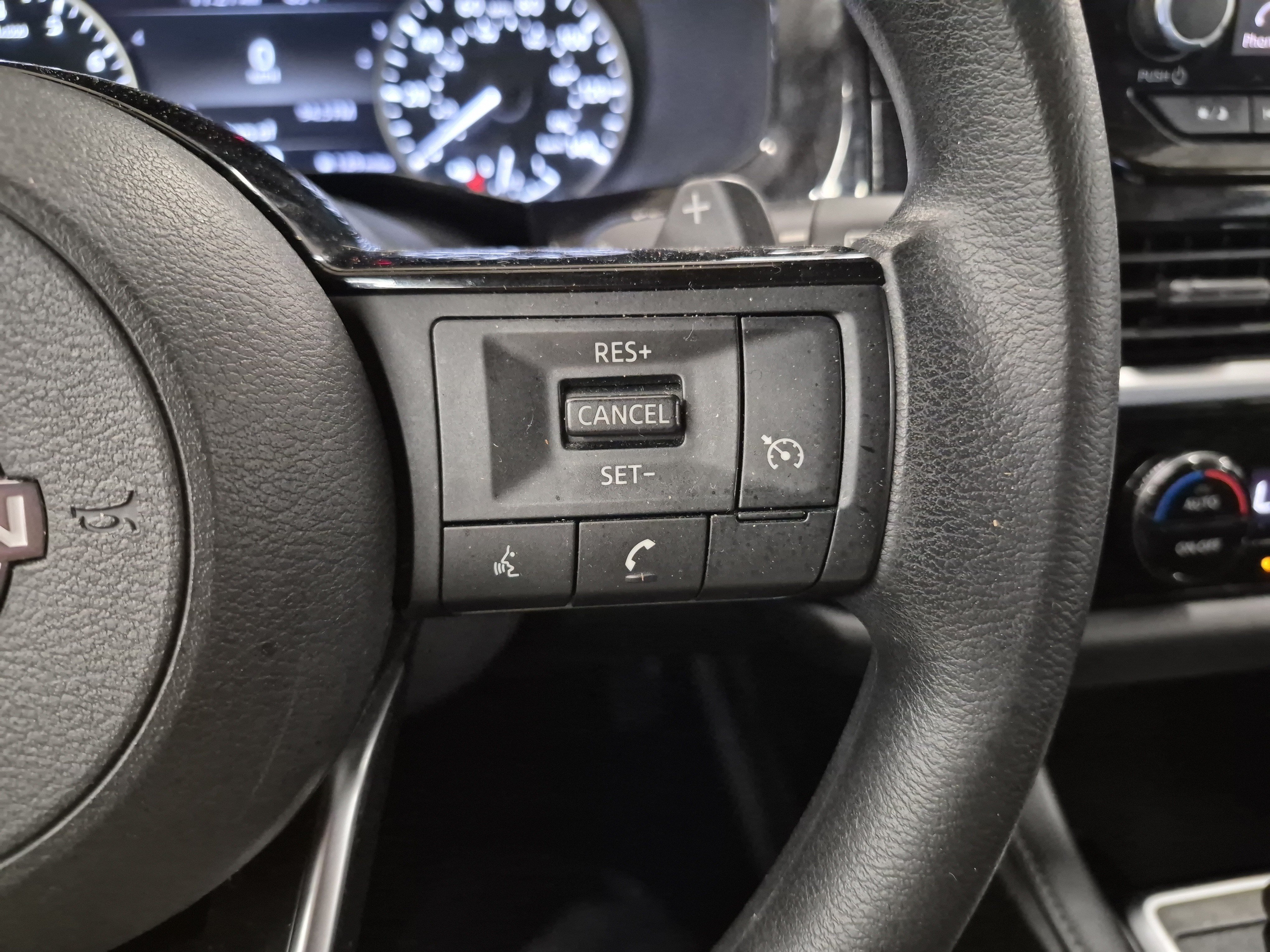 Used 2022 Nissan Pathfinder S FWD image 25