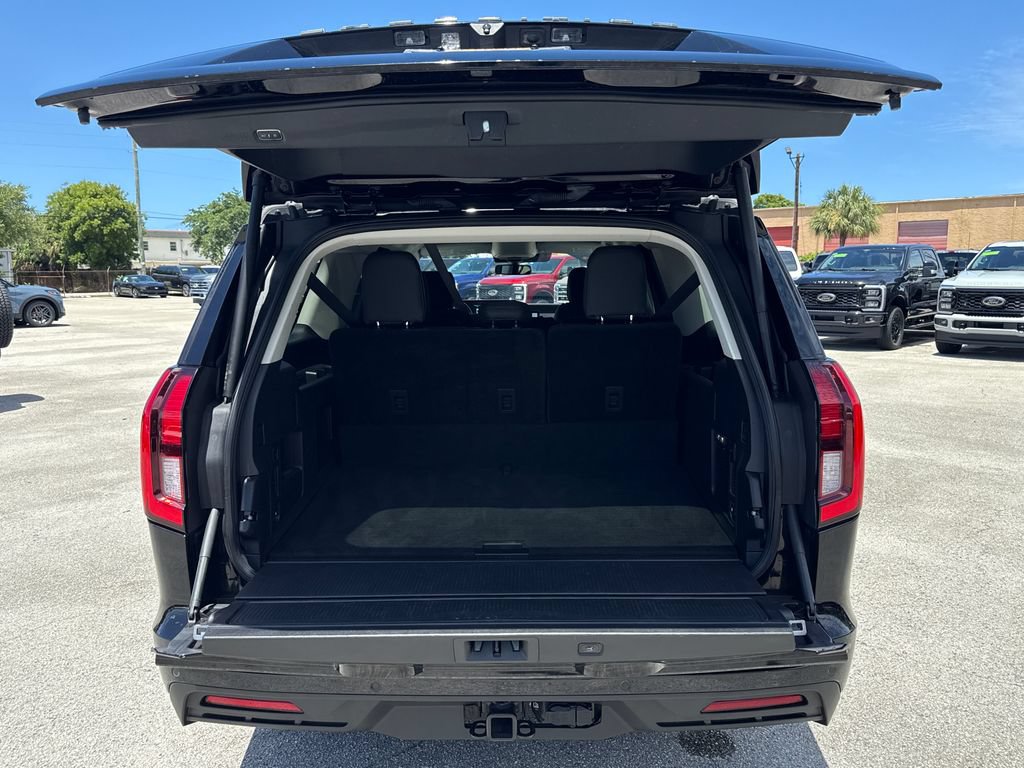 Certified 2025 Ford Expedition Max Active RWD image 30