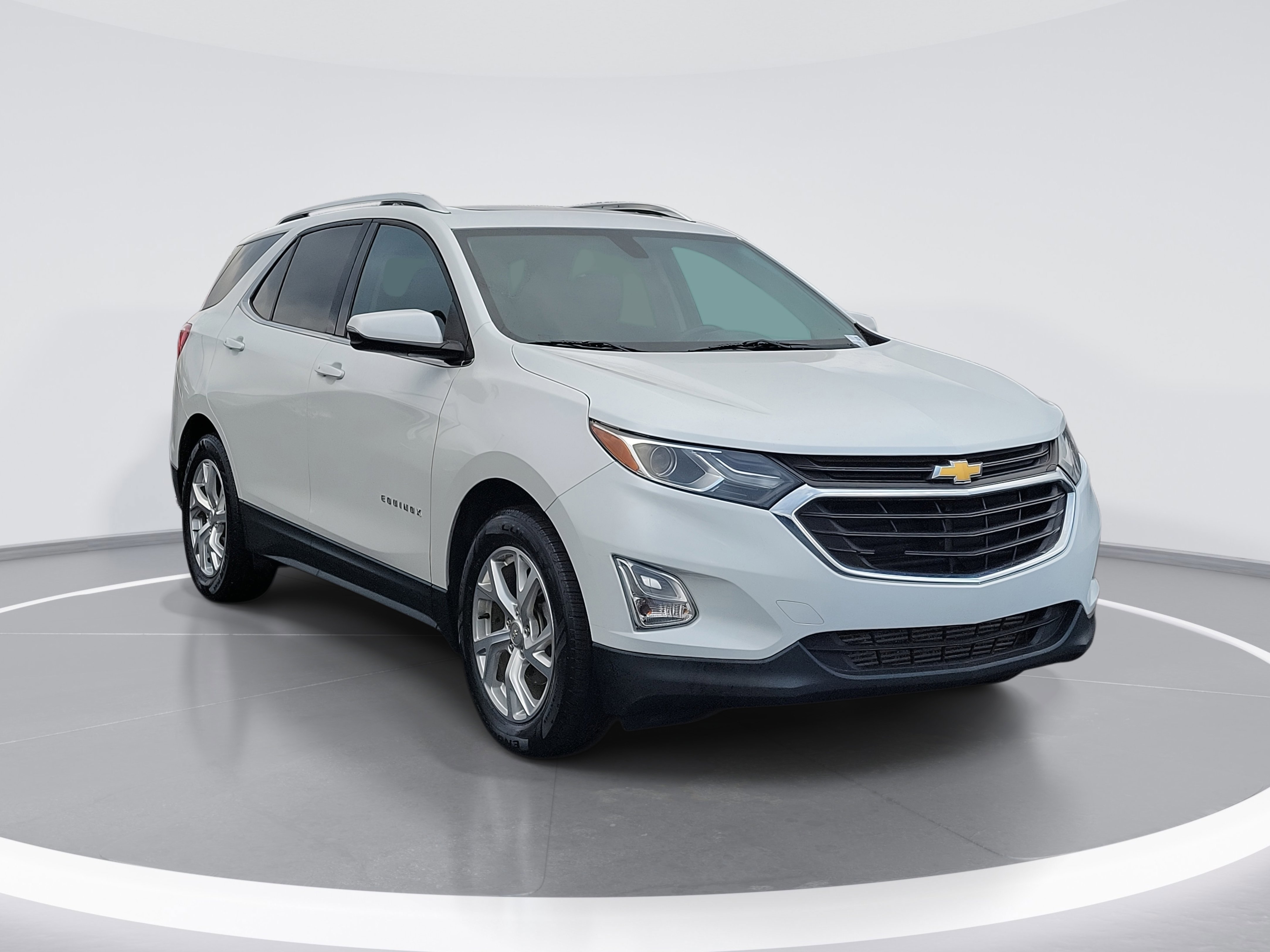 Used 2019 Chevrolet Equinox LT w/ Sun & Navigation Package image 4