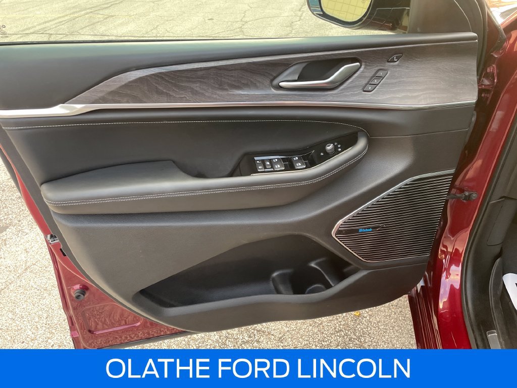 Used 2021 Jeep Grand Cherokee L Overland w/ Luxury Tech Group IV AWD/4WD image 14