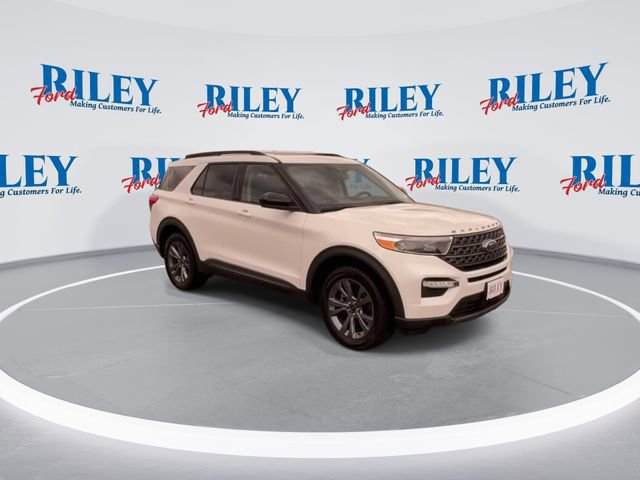 Certified 2022 Ford Explorer XLT w/ Equipment Group 202A AWD/4WD image 4