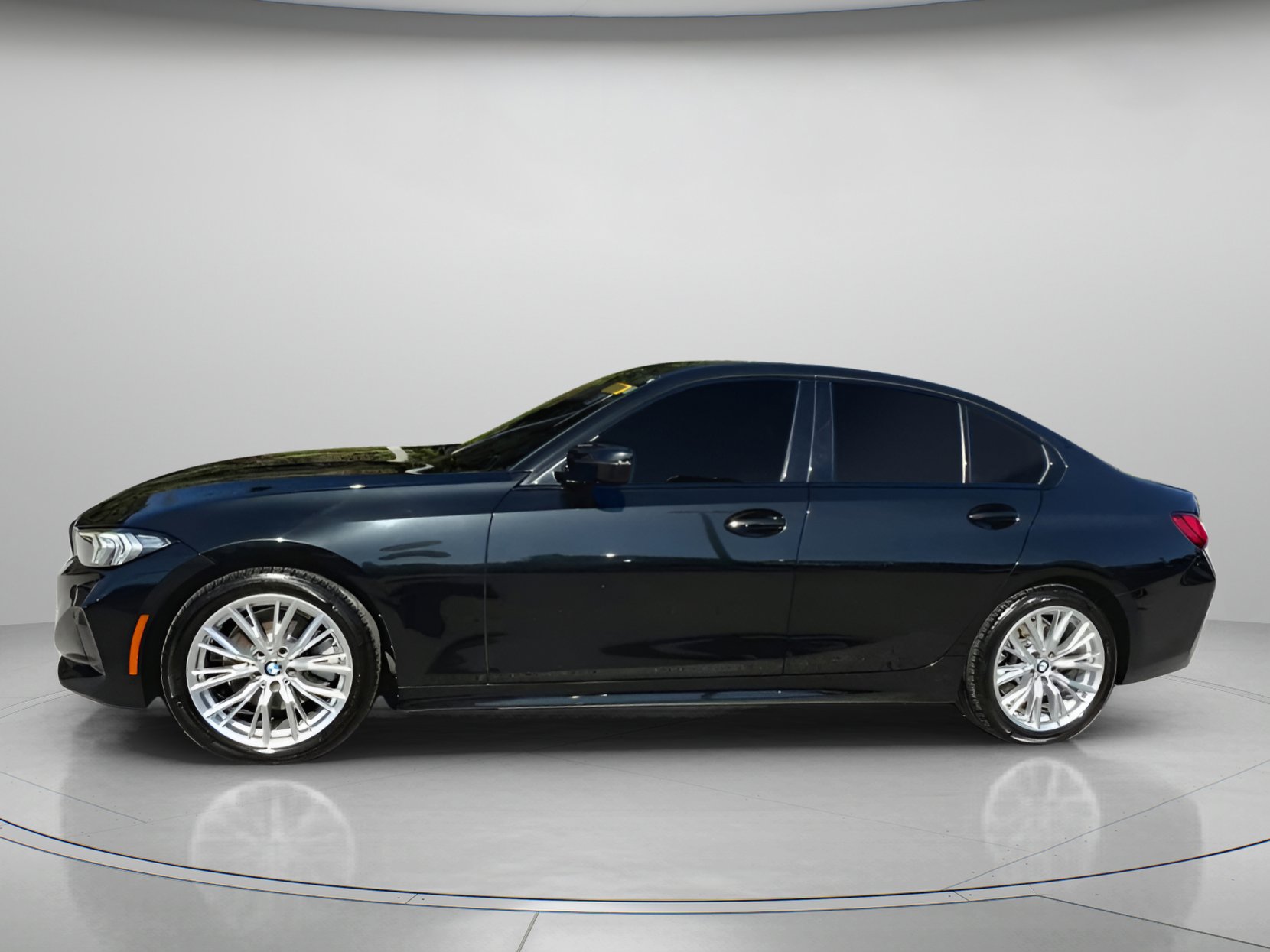 Used 2023 BMW 330i Sedan w/ Driving Assistance Package image 15