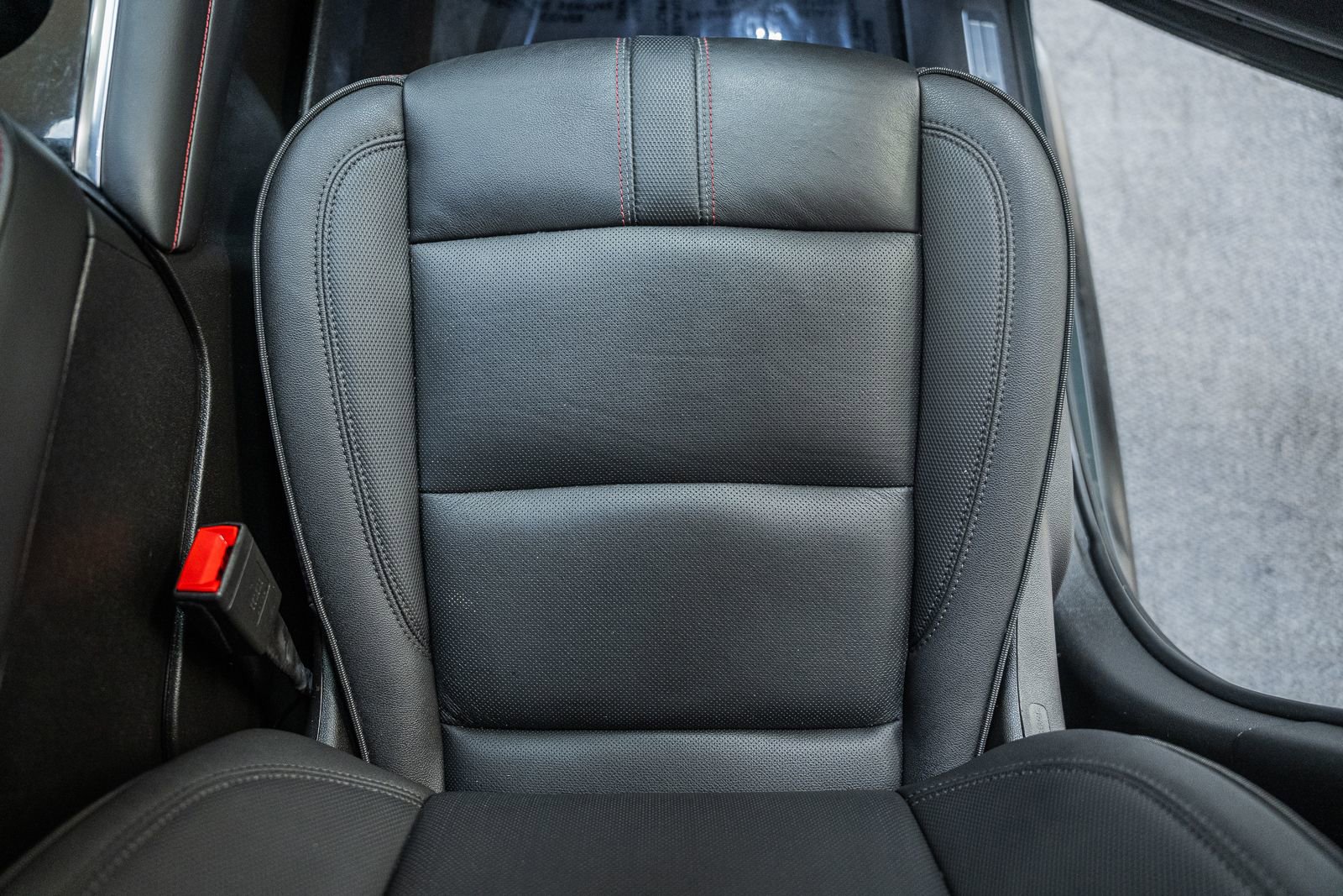 Used 2025 Chevrolet Suburban RST w/ Advanced Technology Package image 38