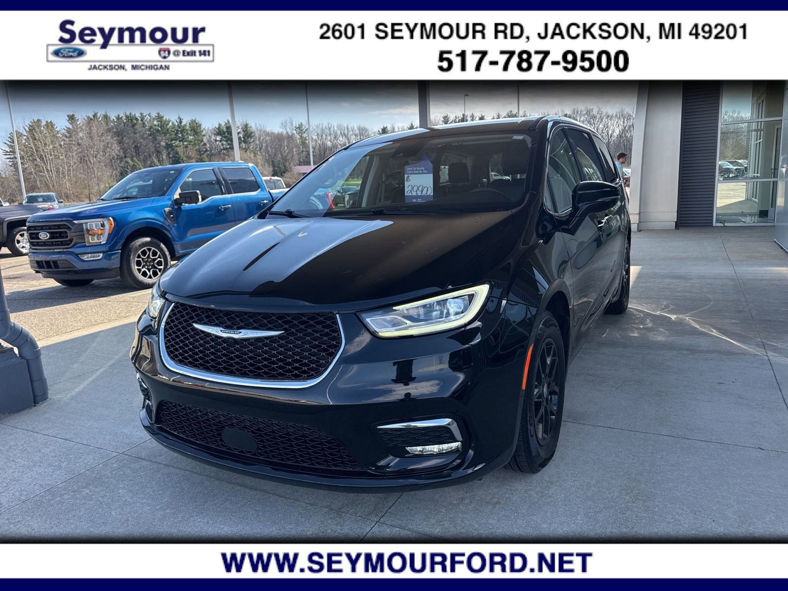 Used 2024 Chrysler Pacifica Touring-L image 9