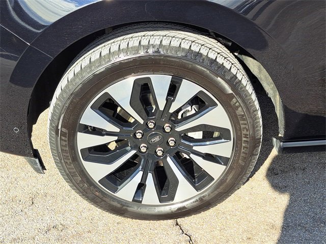 Certified 2025 Ford Expedition Platinum w/ Driver's Package image 9