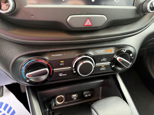Used 2025 Kia Soul LX w/ LX Technology Package FWD image 21