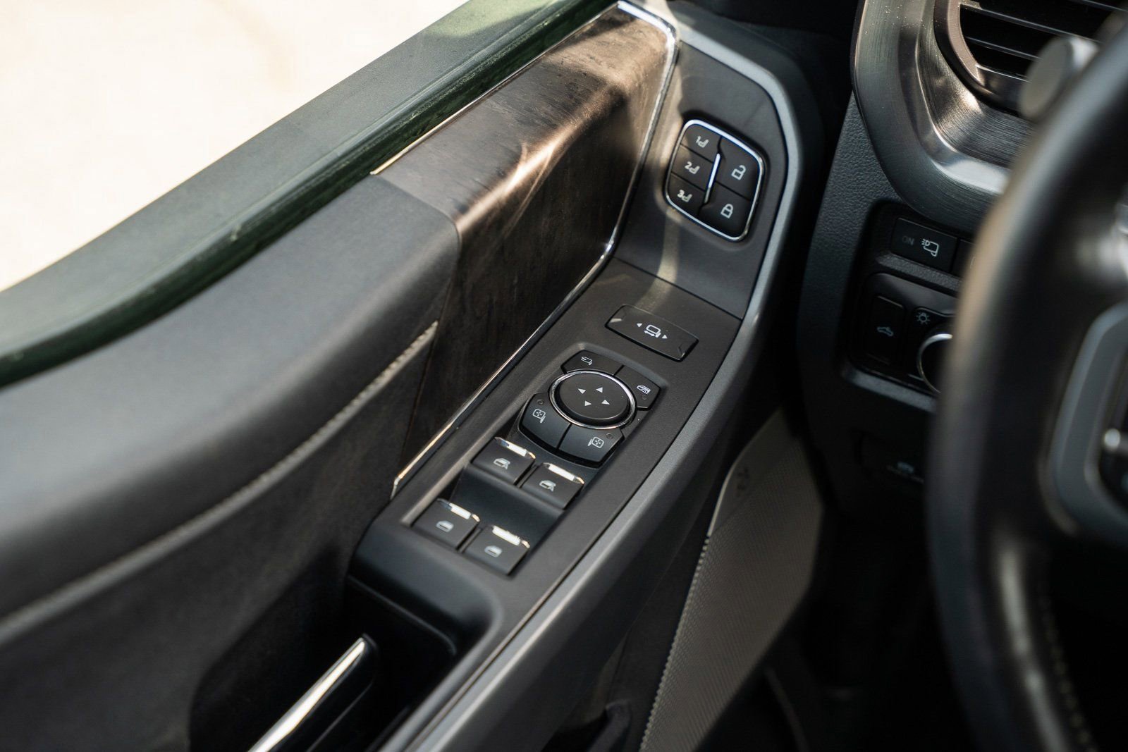 Certified 2024 Ford F250 Lariat image 26