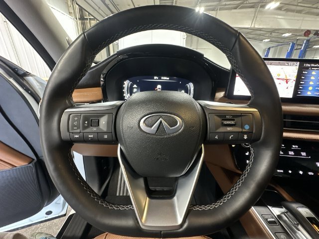 Used 2023 INFINITI QX60 Sensory w/ Vision Package AWD/4WD image 15