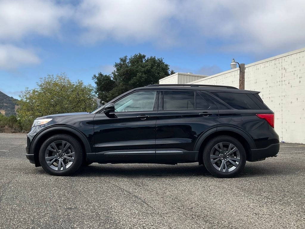 Certified 2024 Ford Explorer XLT w/ Equipment Group 202A image 3