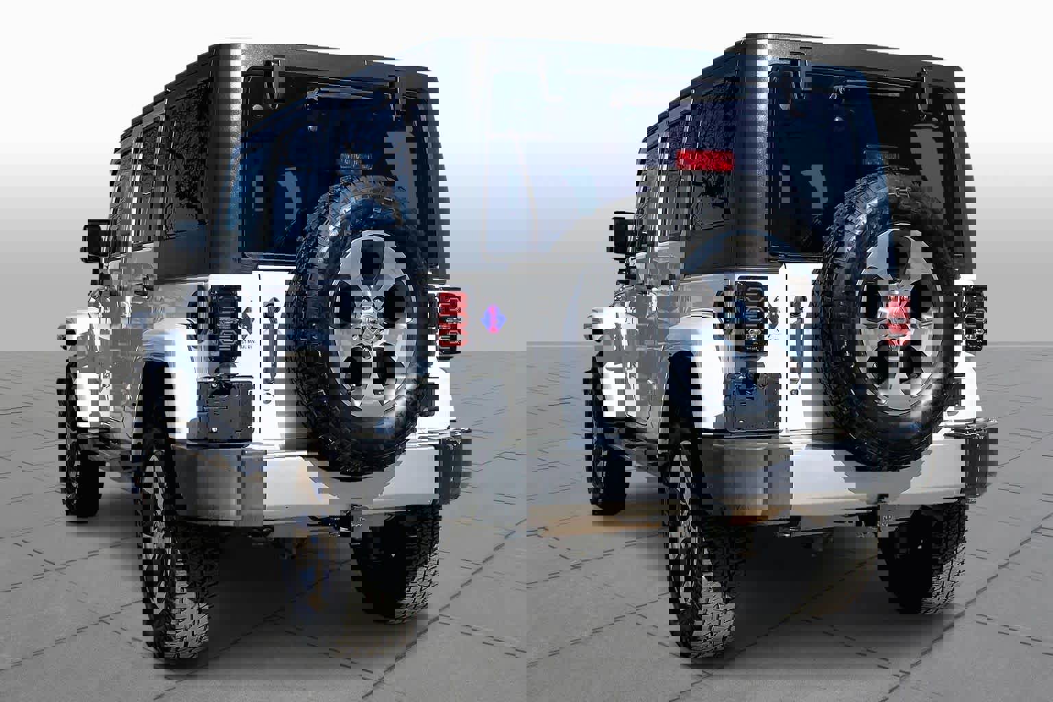 Used 2018 Jeep Wrangler Unlimited Sahara image 4