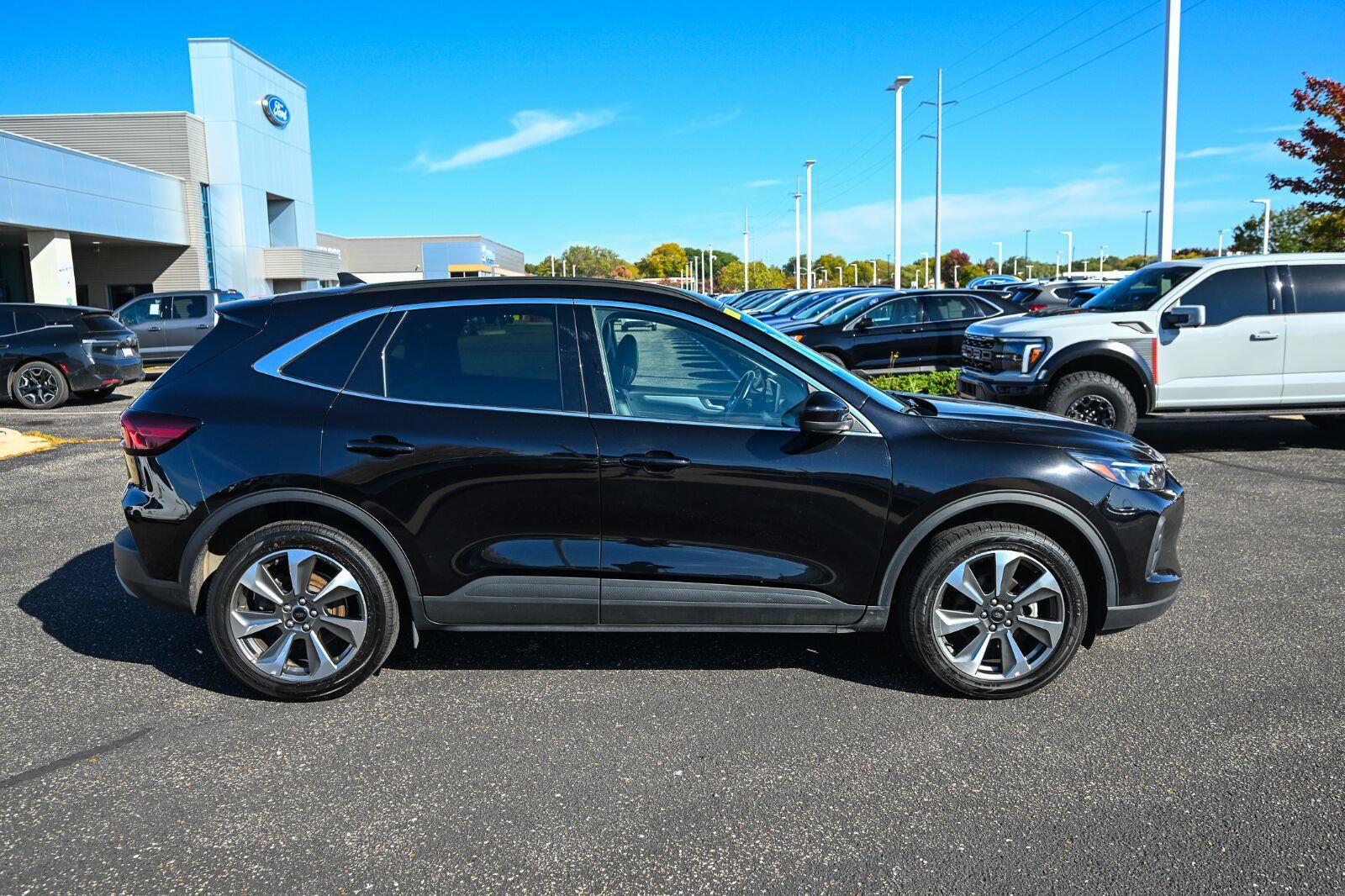 Certified 2025 Ford Escape Platinum AWD/4WD image 3