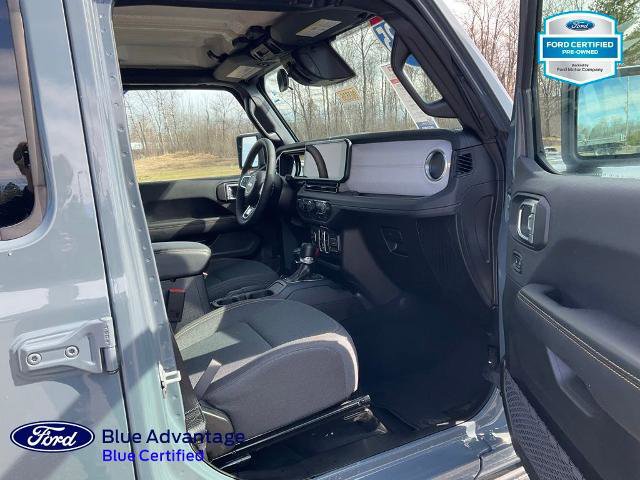 Used 2025 Jeep Wrangler Unlimited Sahara AWD/4WD image 19
