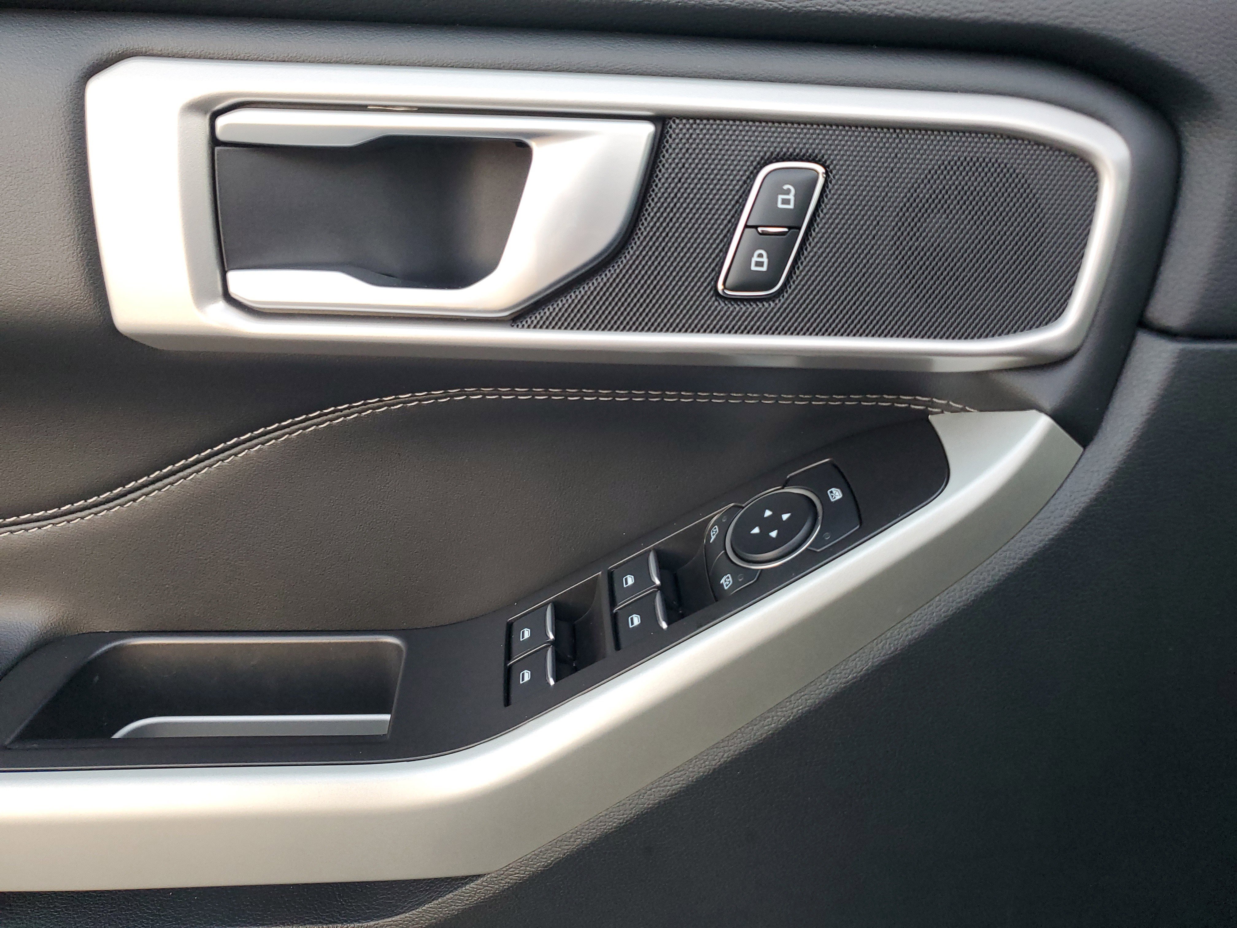 Certified 2023 Ford Explorer XLT image 28