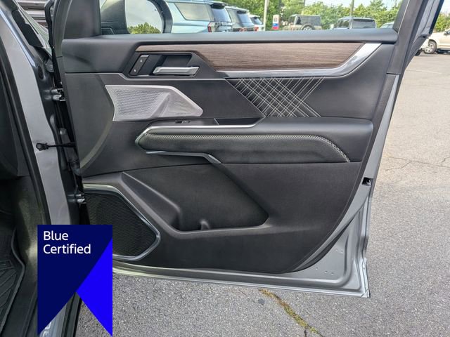 Used 2025 GMC Acadia Denali w/ Super Cruise Package FWD image 32