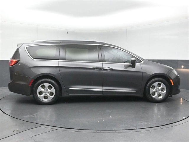 Used 2017 Chrysler Pacifica Touring-L Plus image 16
