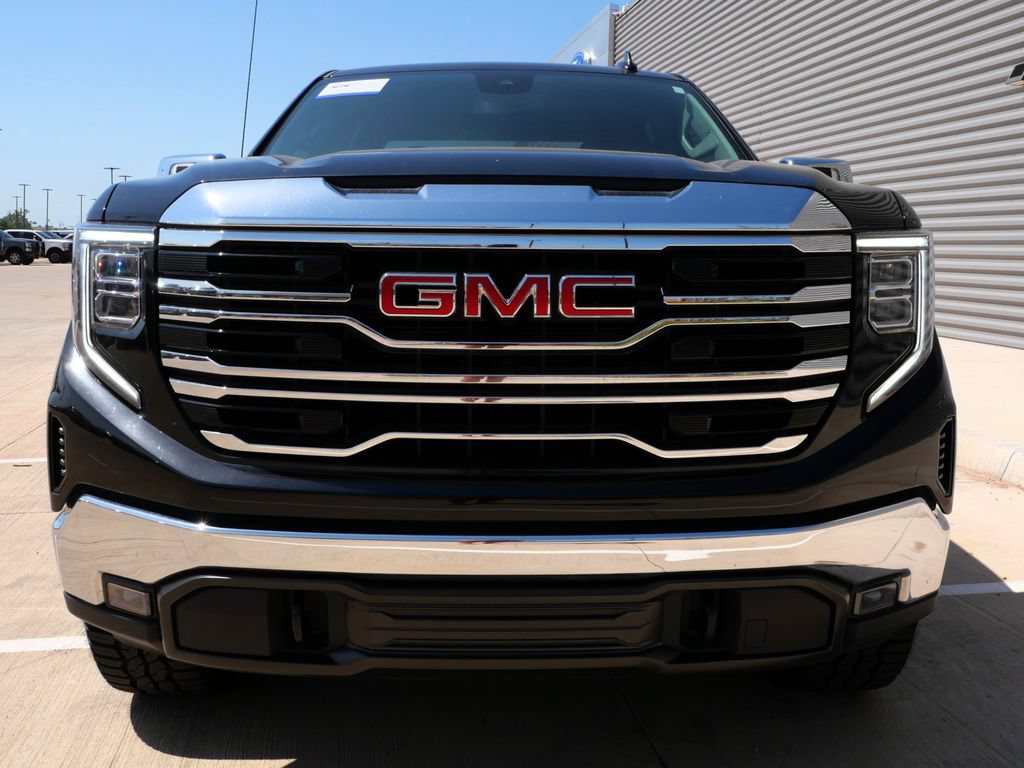 Used 2025 GMC Sierra 1500 SLT AWD/4WD image 4