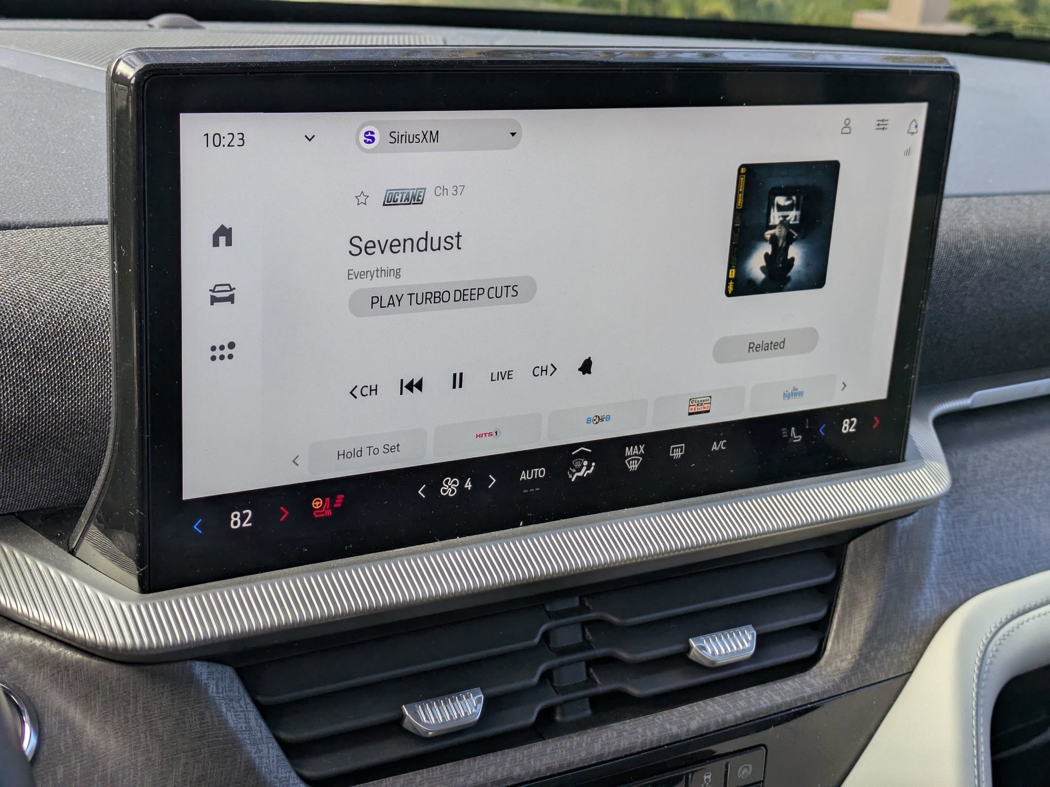 Certified 2025 Ford Explorer Platinum w/ Ultimate Package image 20