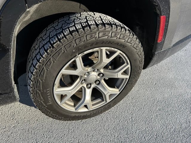 Used 2022 Jeep Wagoneer Series I w/ Premium Group I AWD/4WD image 7
