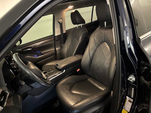 Used 2020 Toyota Highlander Platinum FWD image 18