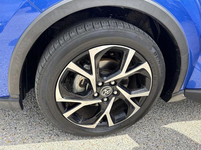 Used 2022 Toyota C-HR XLE FWD image 31
