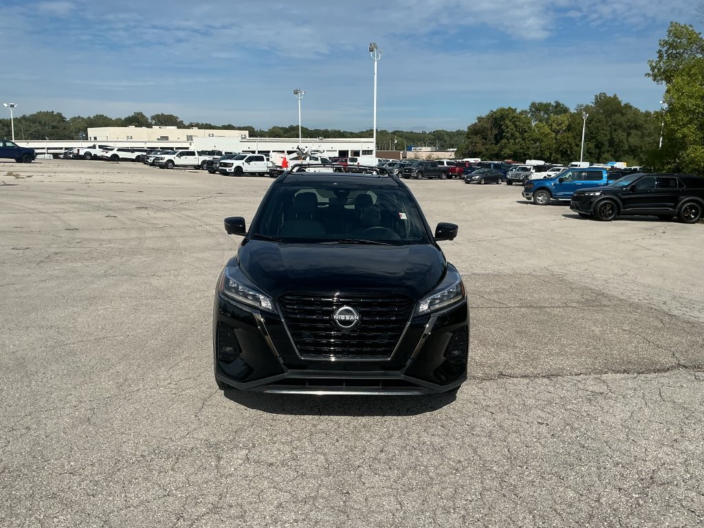 Used 2023 Nissan Kicks SR w/ SR Premium Package FWD image 6