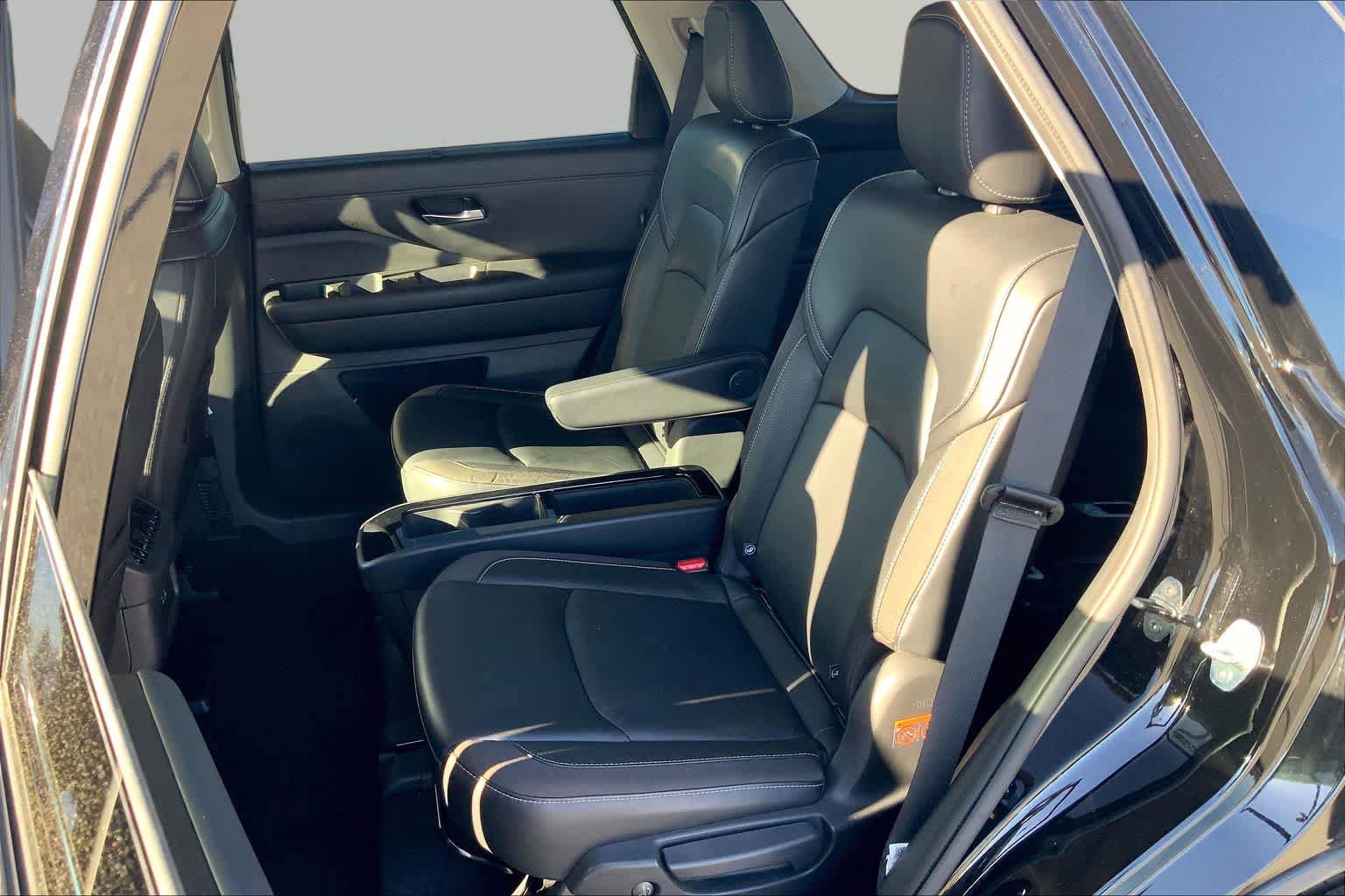 Used 2023 Nissan Pathfinder SL w/ SL Premium Package FWD image 20