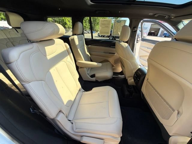 Used 2025 Jeep Grand Cherokee L Limited w/ Black Appearance Package AWD/4WD image 29