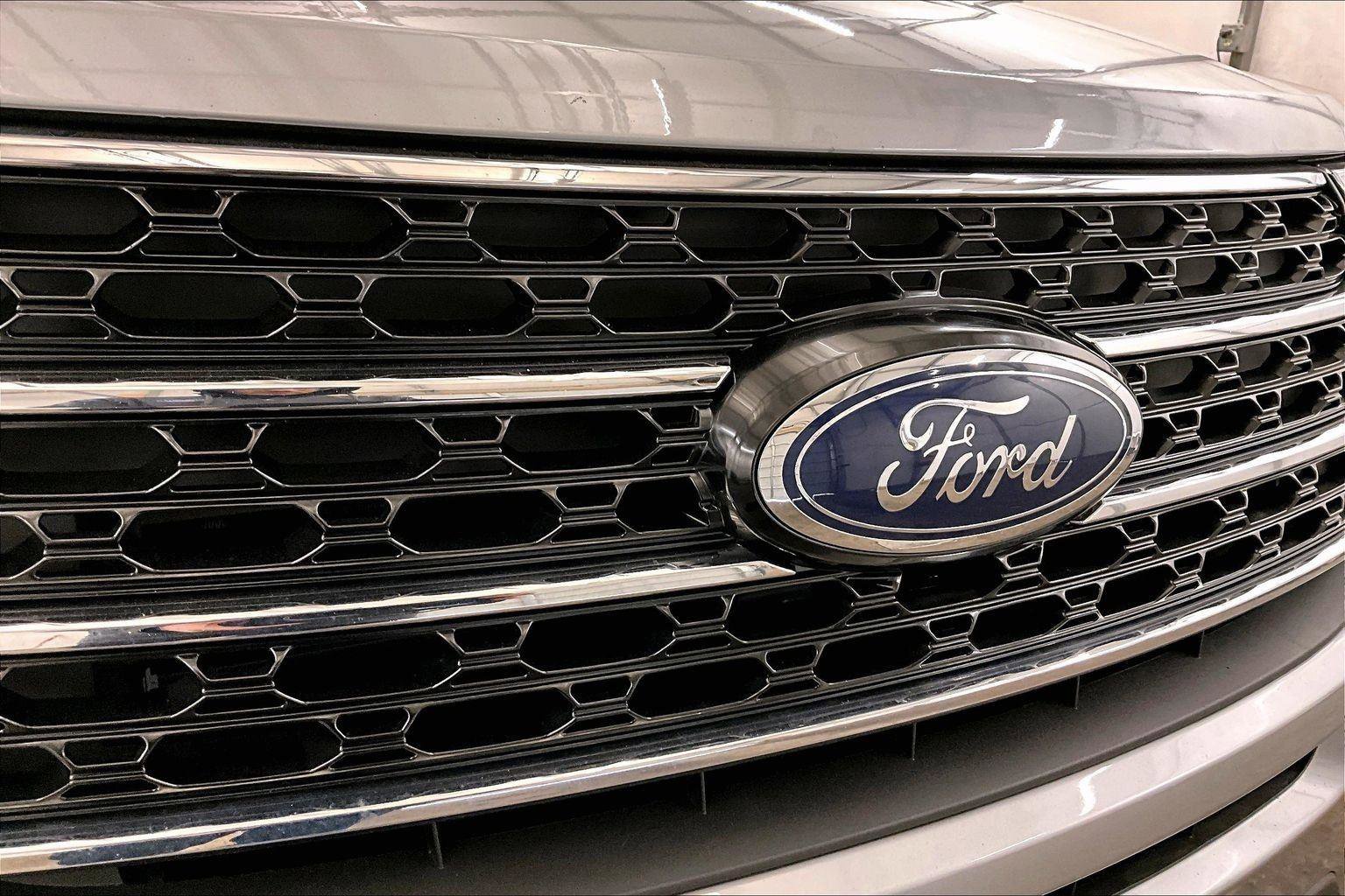 Certified 2021 Ford Explorer XLT w/ Equipment Group 202A image 30